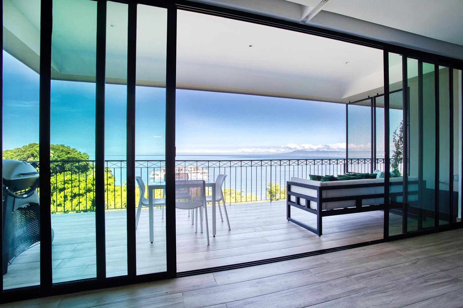 Swanky Conchas Chinas Condo, Ocean & Jungle Views Сasa de vacaciones