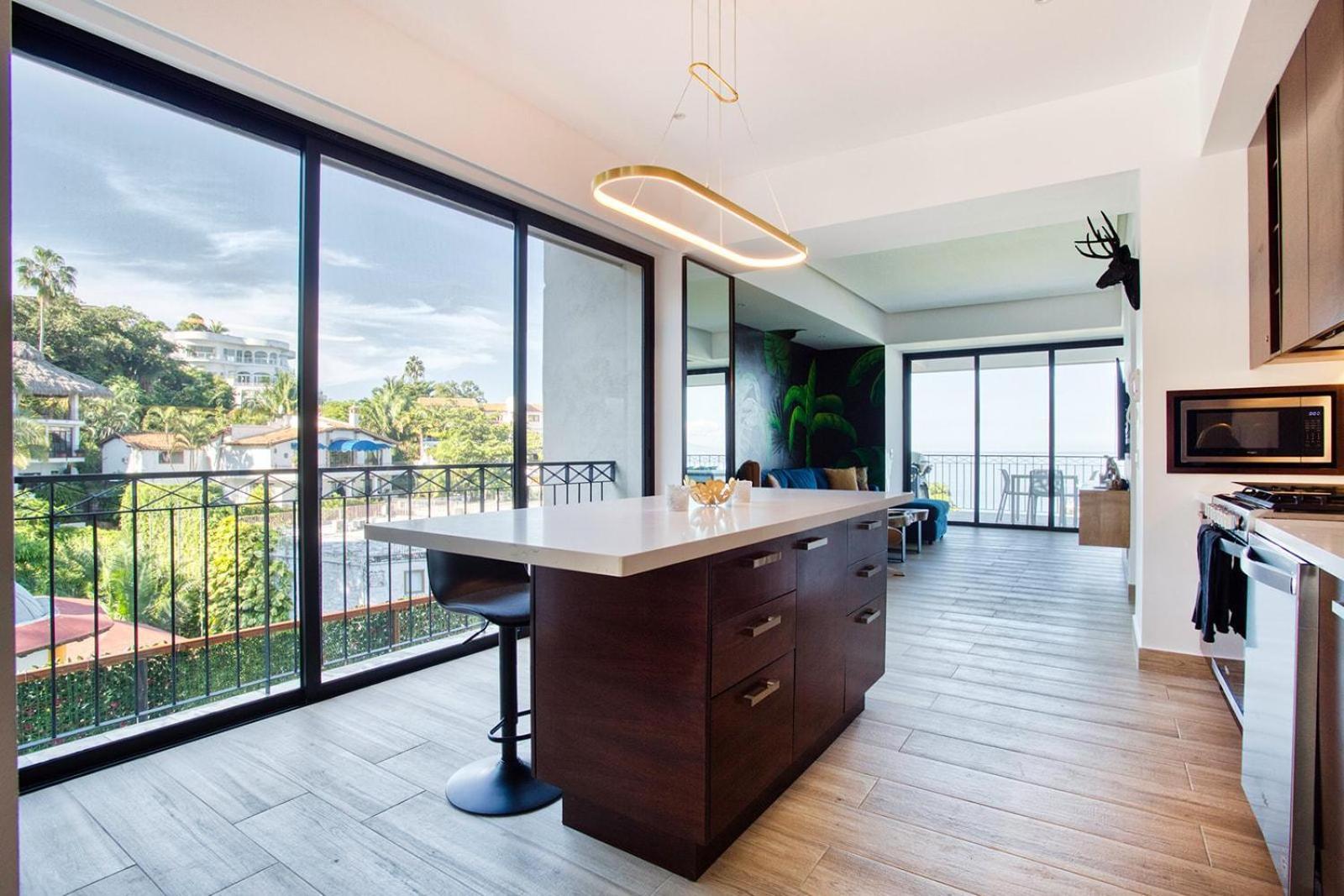 Сasa de vacaciones Swanky Conchas Chinas Condo, Ocean & Jungle Views