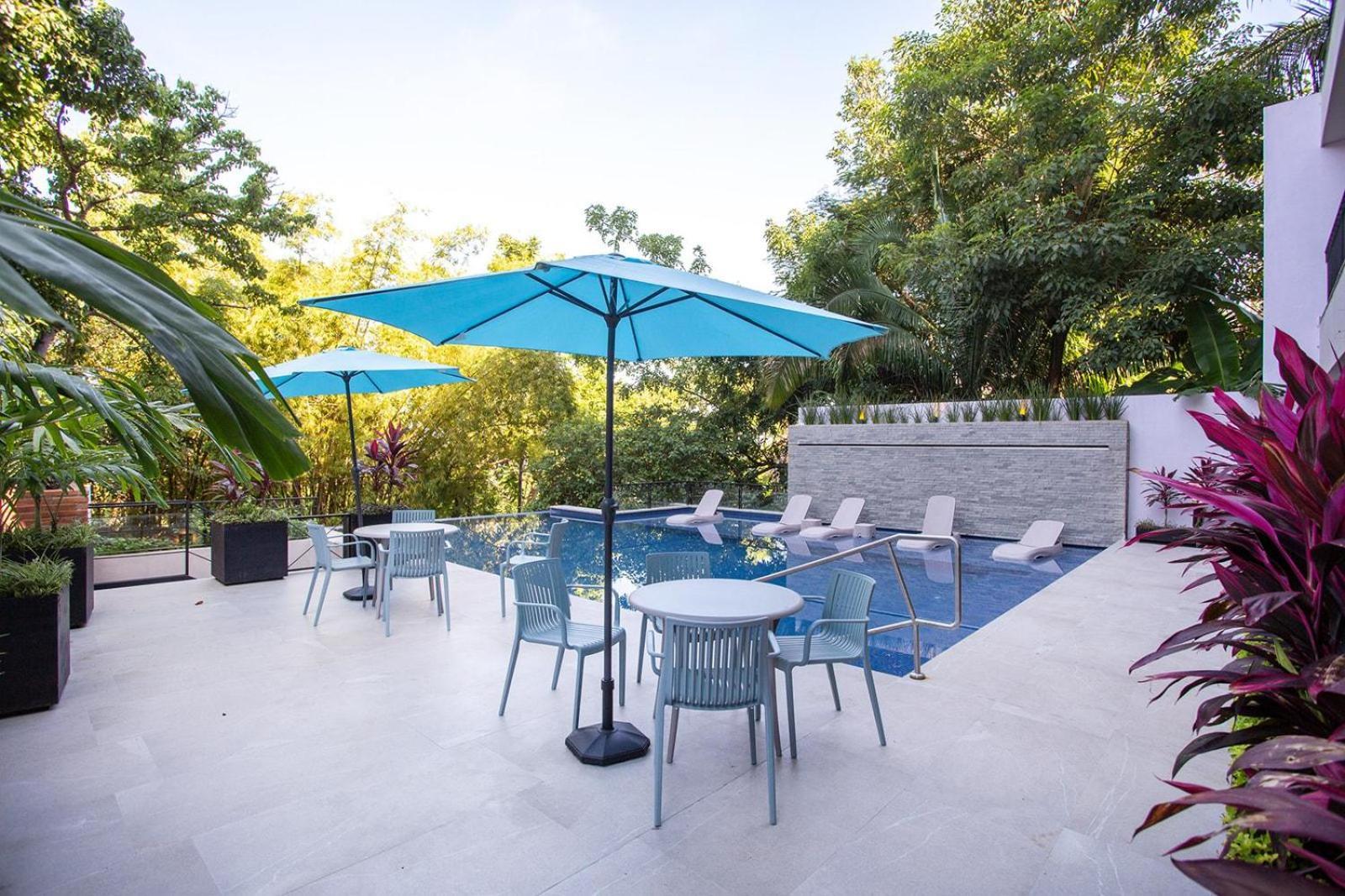 Swanky Conchas Chinas Condo, Ocean & Jungle Views Сasa de vacaciones *