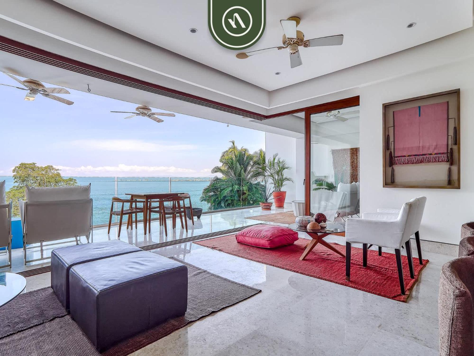 Luxury 3 Bedroom - Beachfront - Multiple Pools Apartment *
