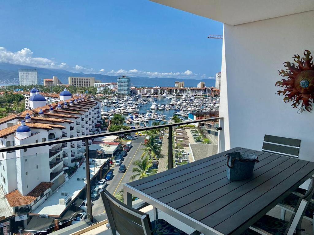 Nima Bay, Marina Vallarta Apartment *