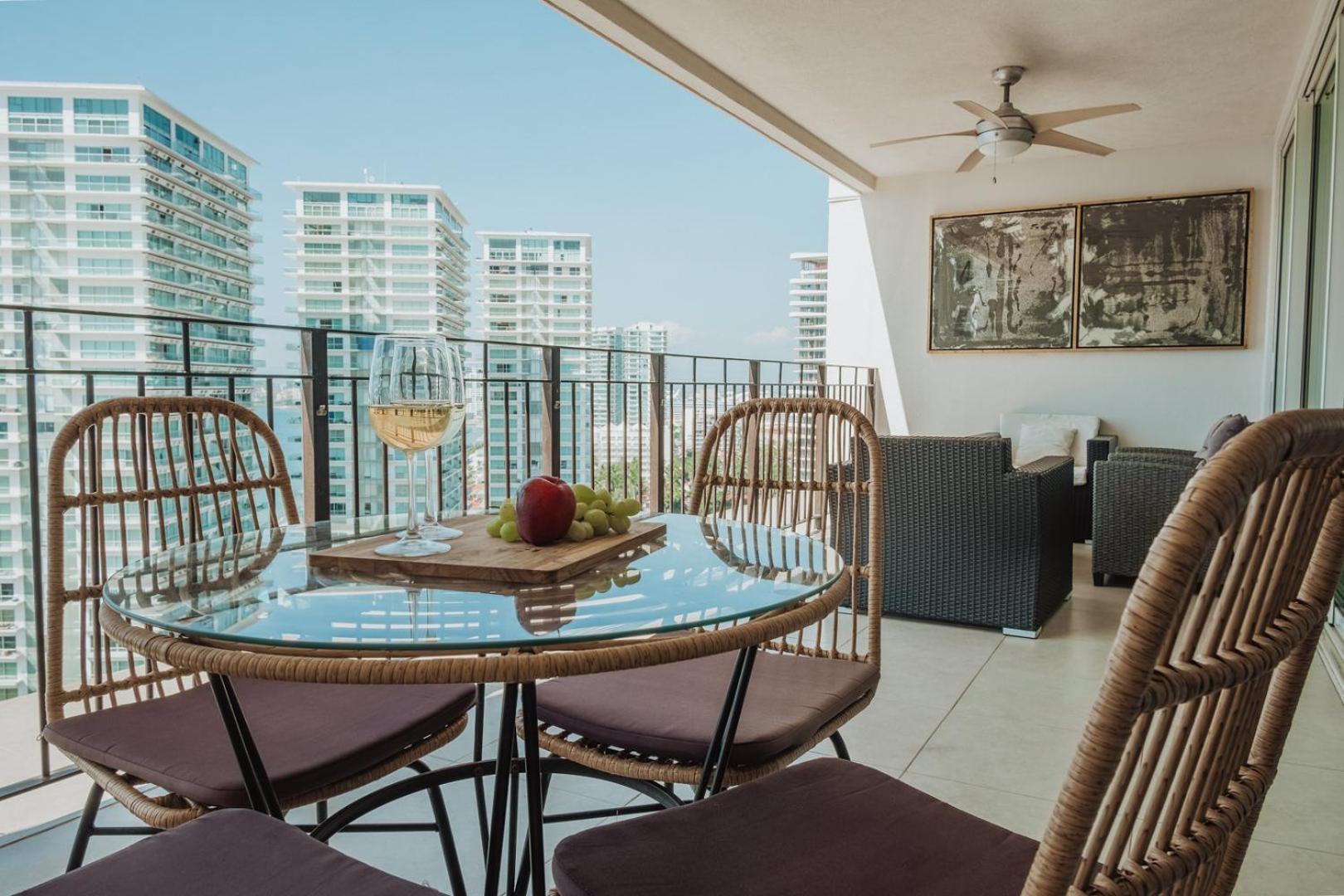 Grand Venetian Beachfront *