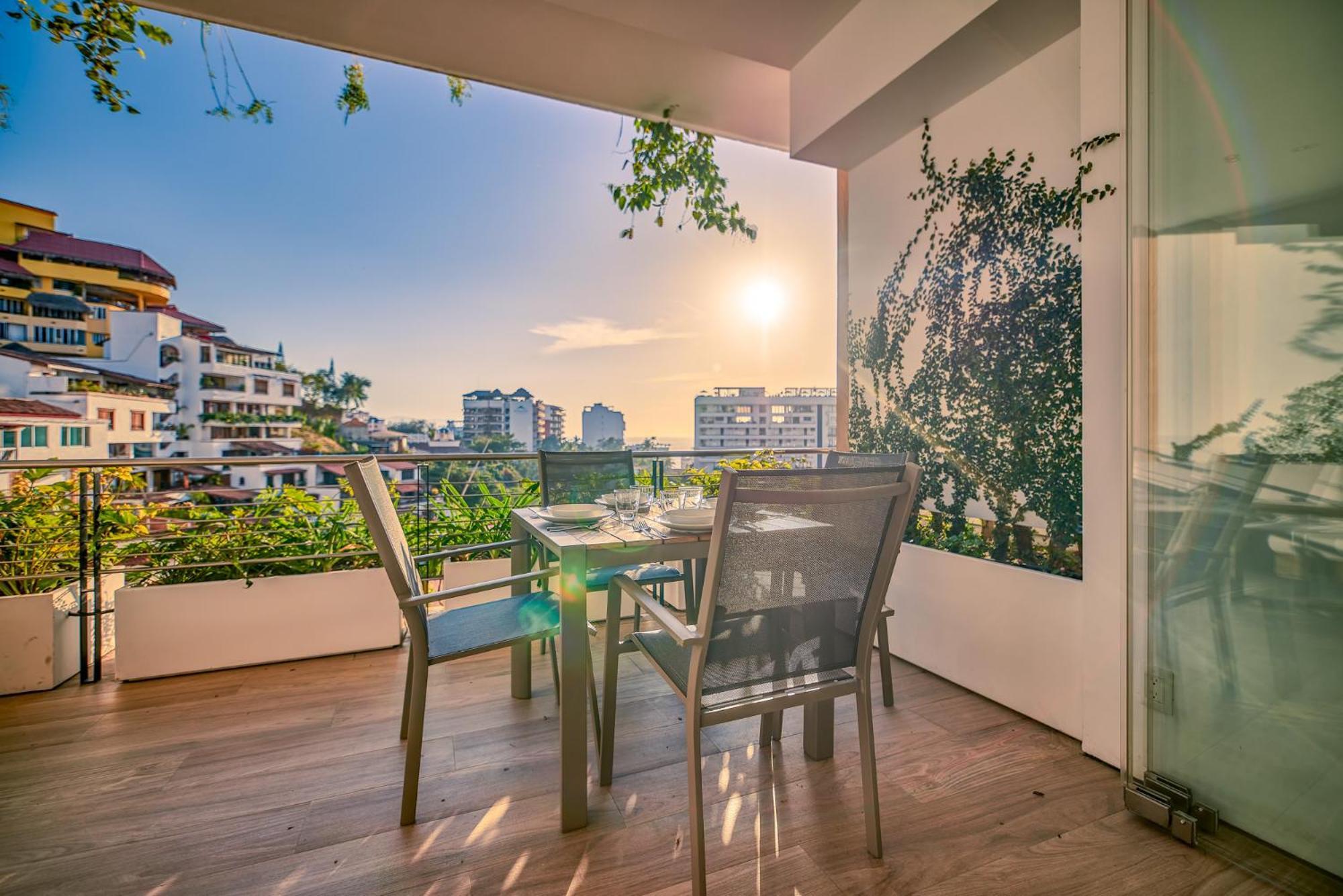 Ocean View Luxury - Walk To The Beach, Clubs And Restaurants