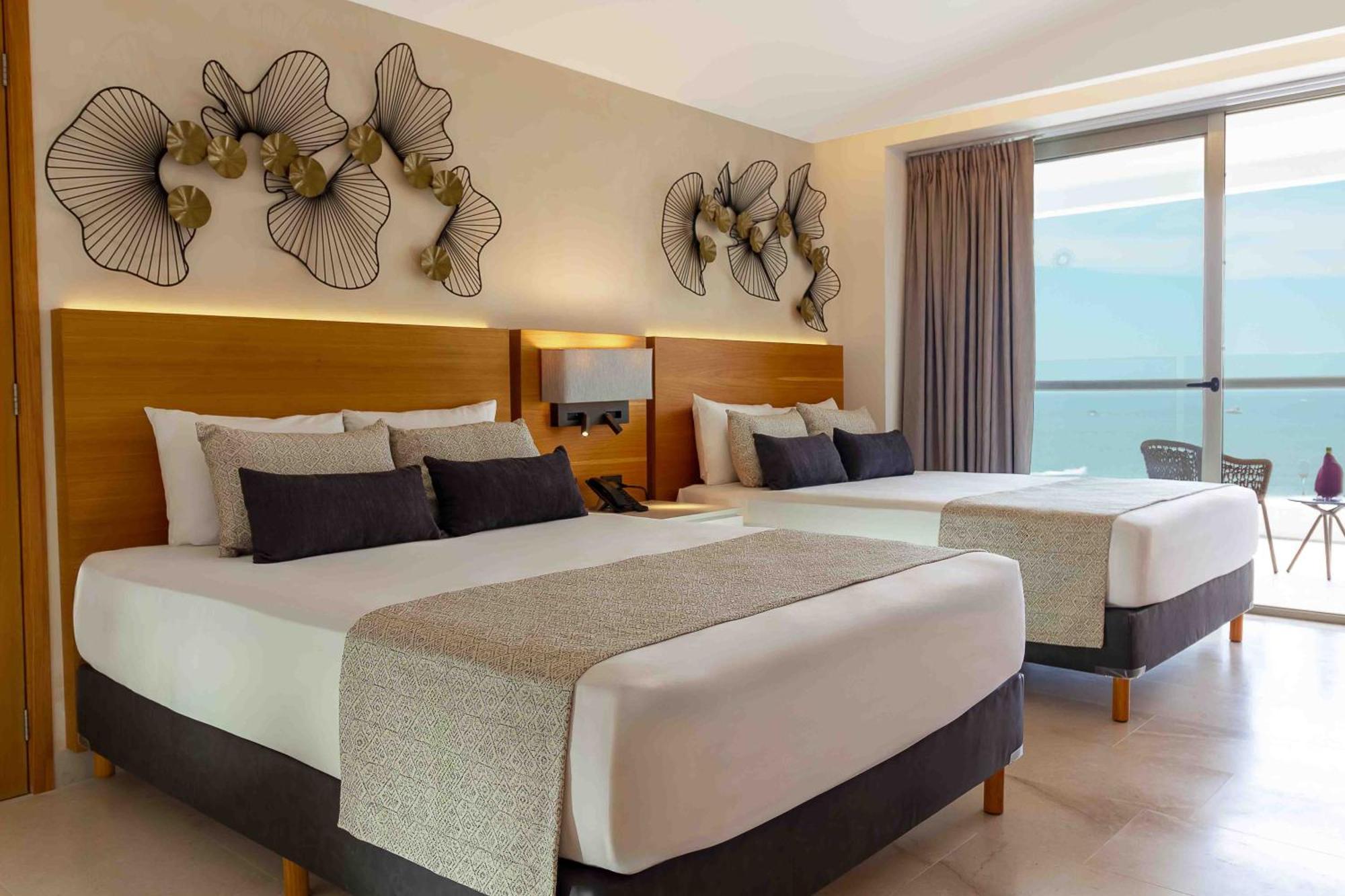 Sunset Plaza 5*