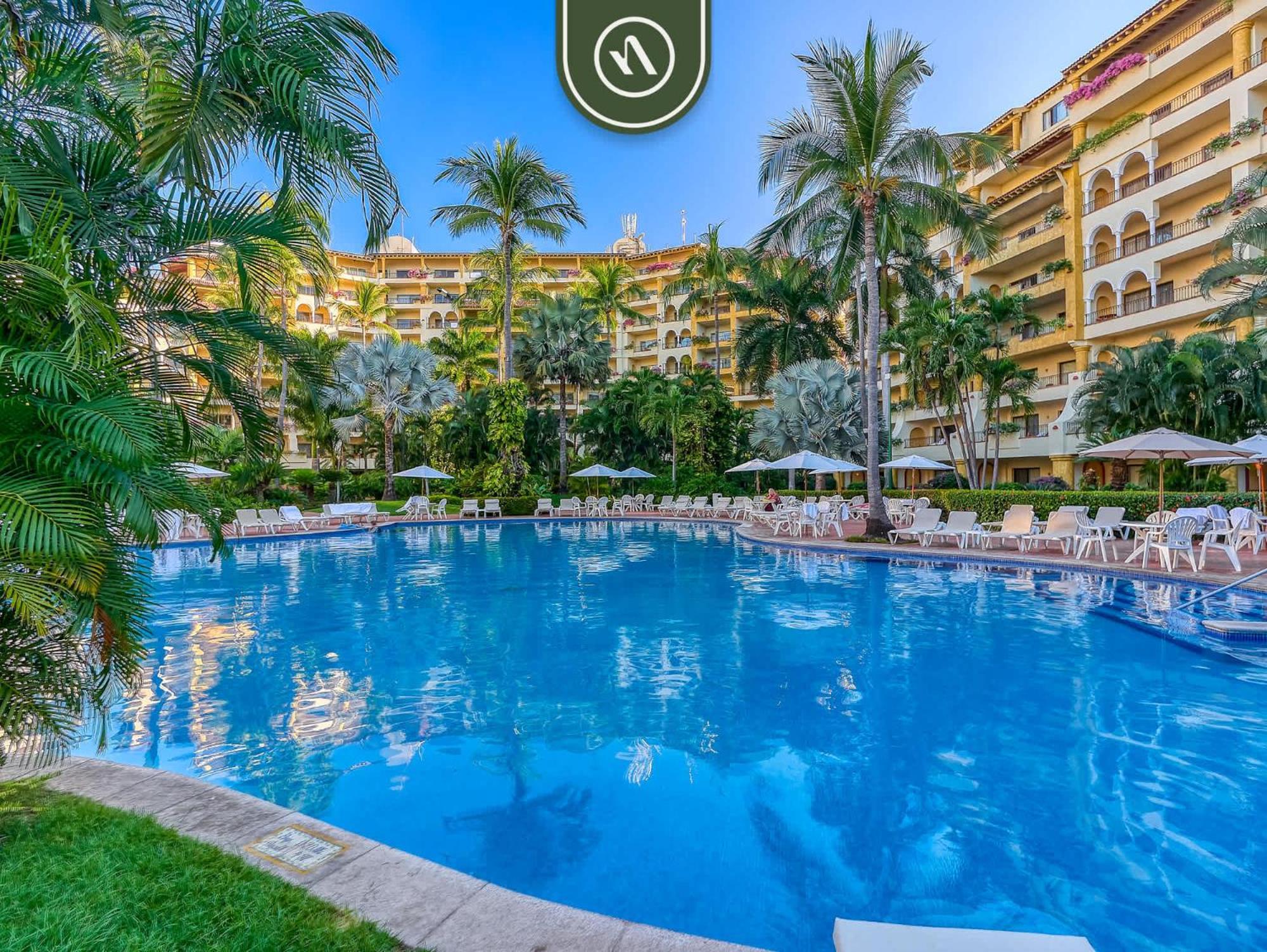 Apartment Beachfront 3 Bedroom With Pools - Beachclub Puerto Vallarta