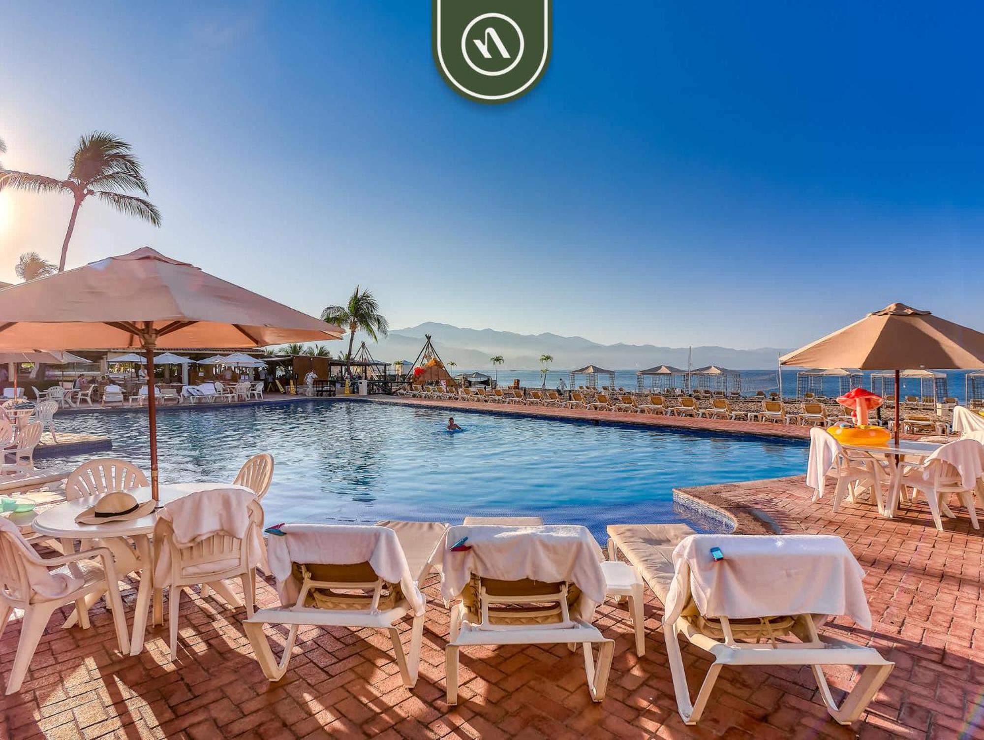 Beachfront 3 Bedroom With Pools - Beachclub Apartment