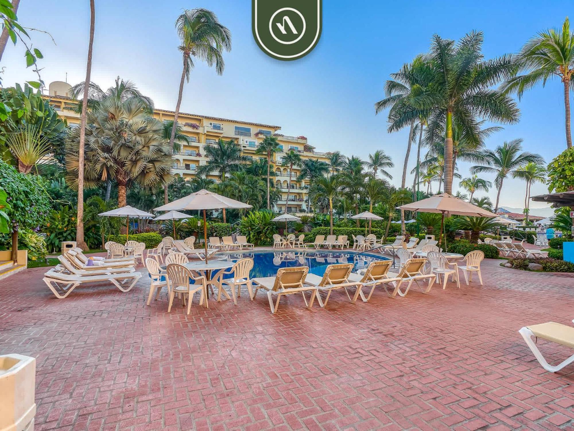 Beachfront 3 Bedroom With Pools - Beachclub Apartment *