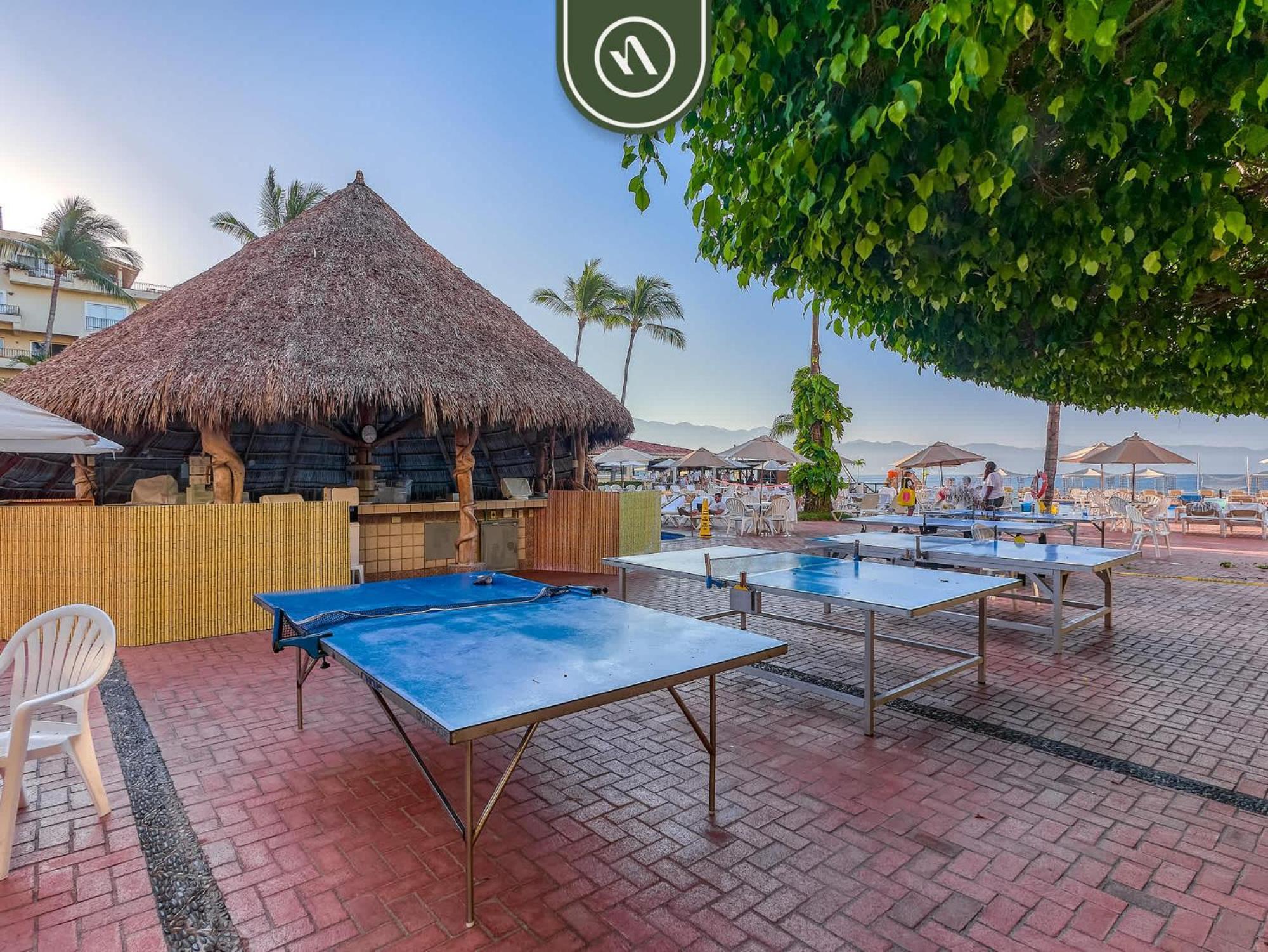 Beachfront 3 Bedroom With Pools - Beachclub Apartment *