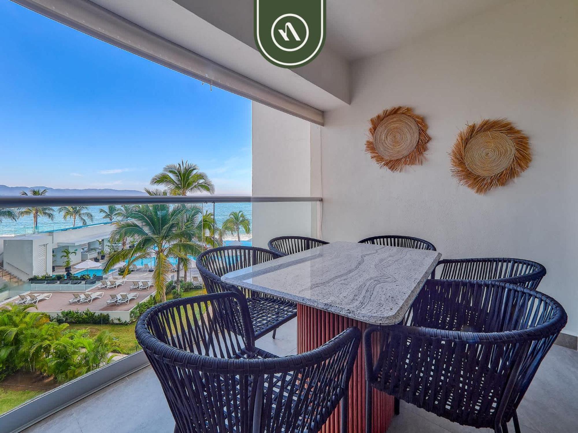 Stunning Oceanfront - Club - Pools Apartamento