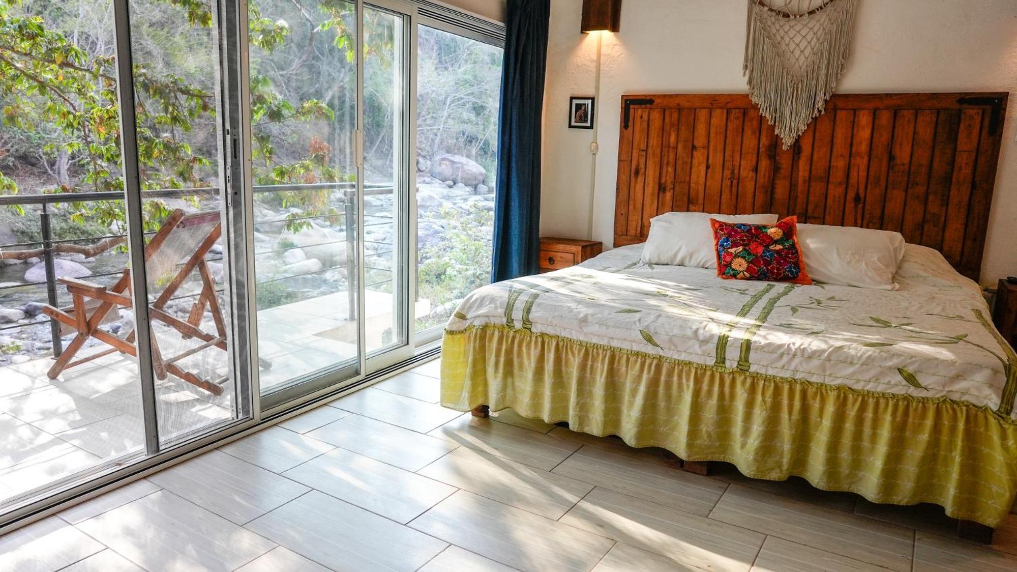 Pensión Casa Río Cuale&river Retreat