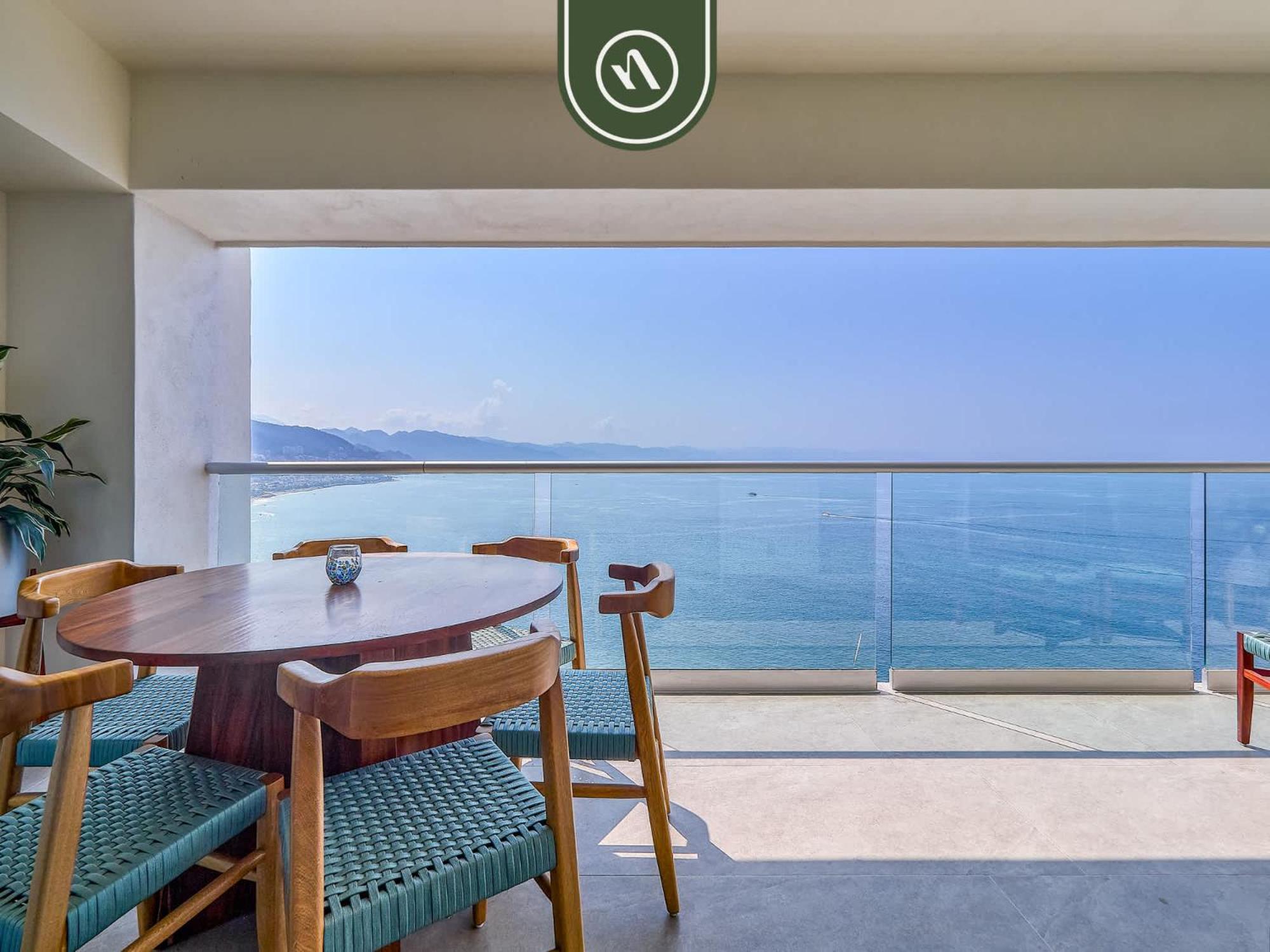 Luxury Oceanfront 3 Bedroom - Pools Apartment *
