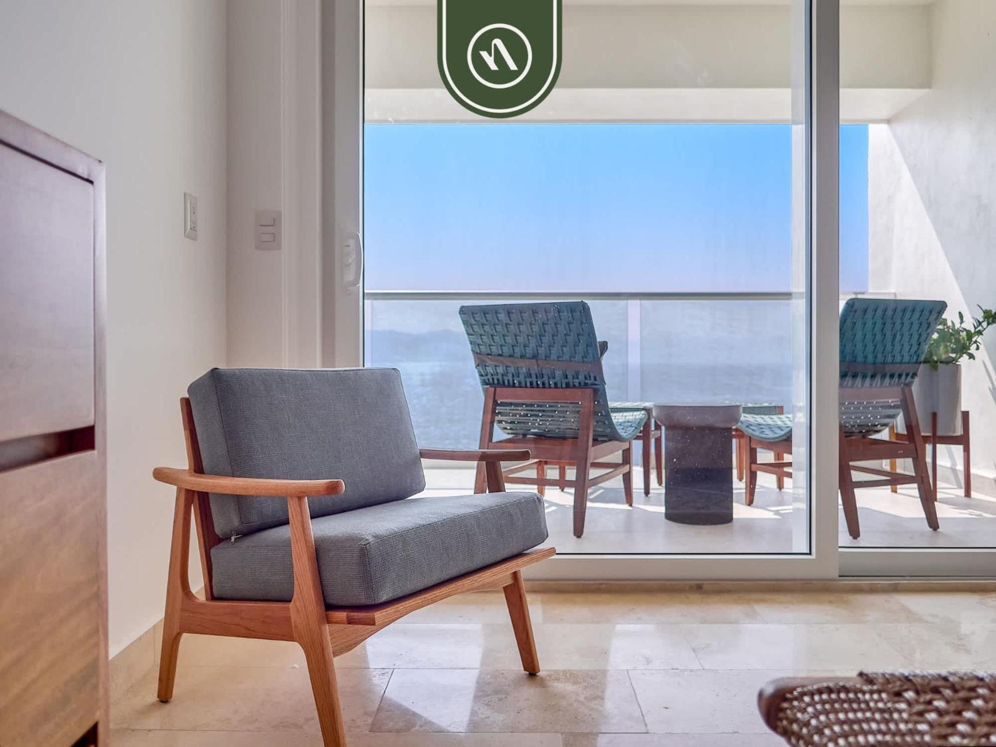 Luxury Oceanfront 3 Bedroom - Pools Apartment *