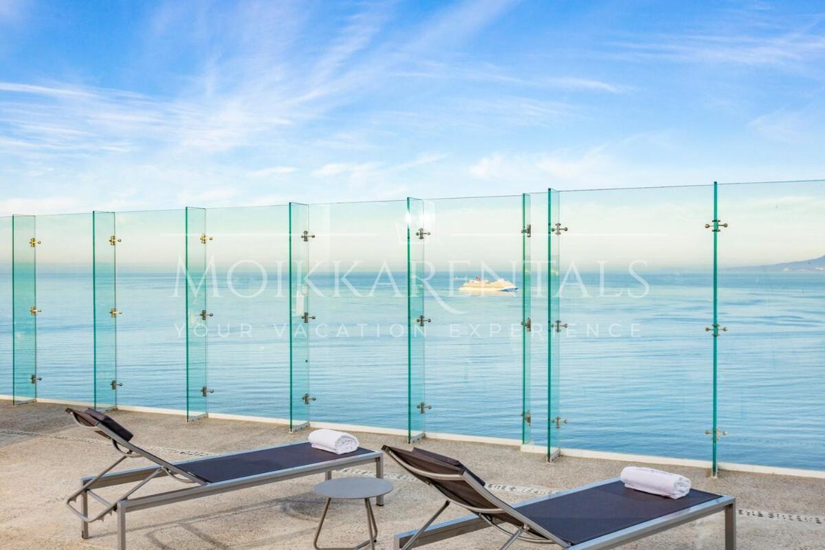 Stunning View Oceanfront Apartment