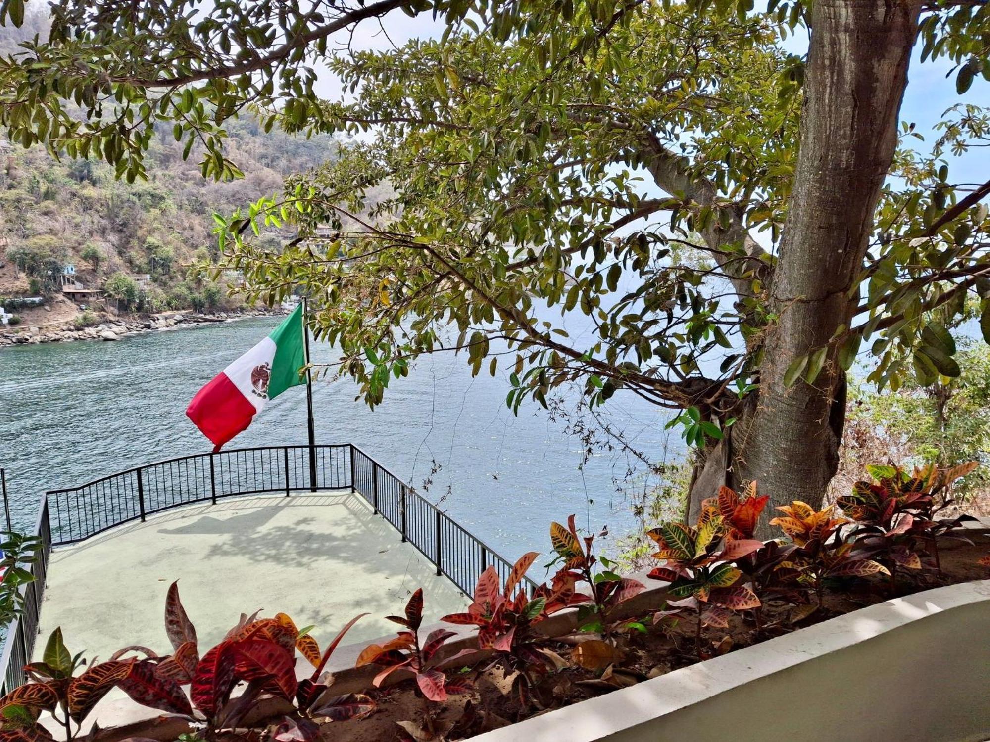 Luxury Frontage For Rent Villa *