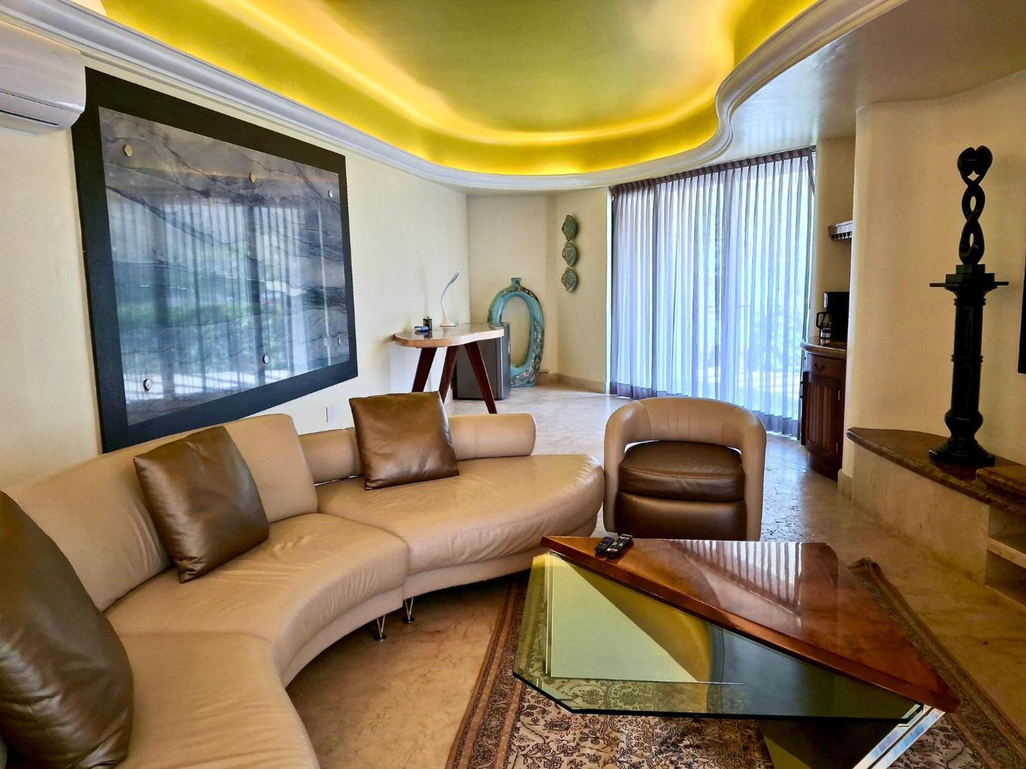 Luxury Frontage For Rent Villa *
