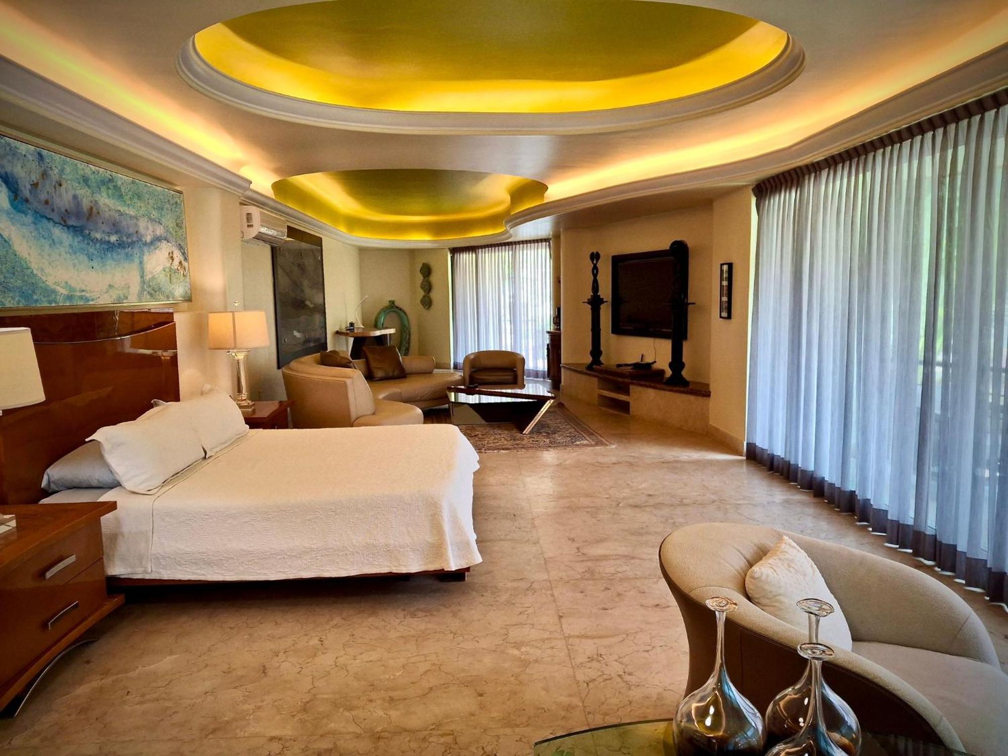 Luxury Frontage For Rent Villa *