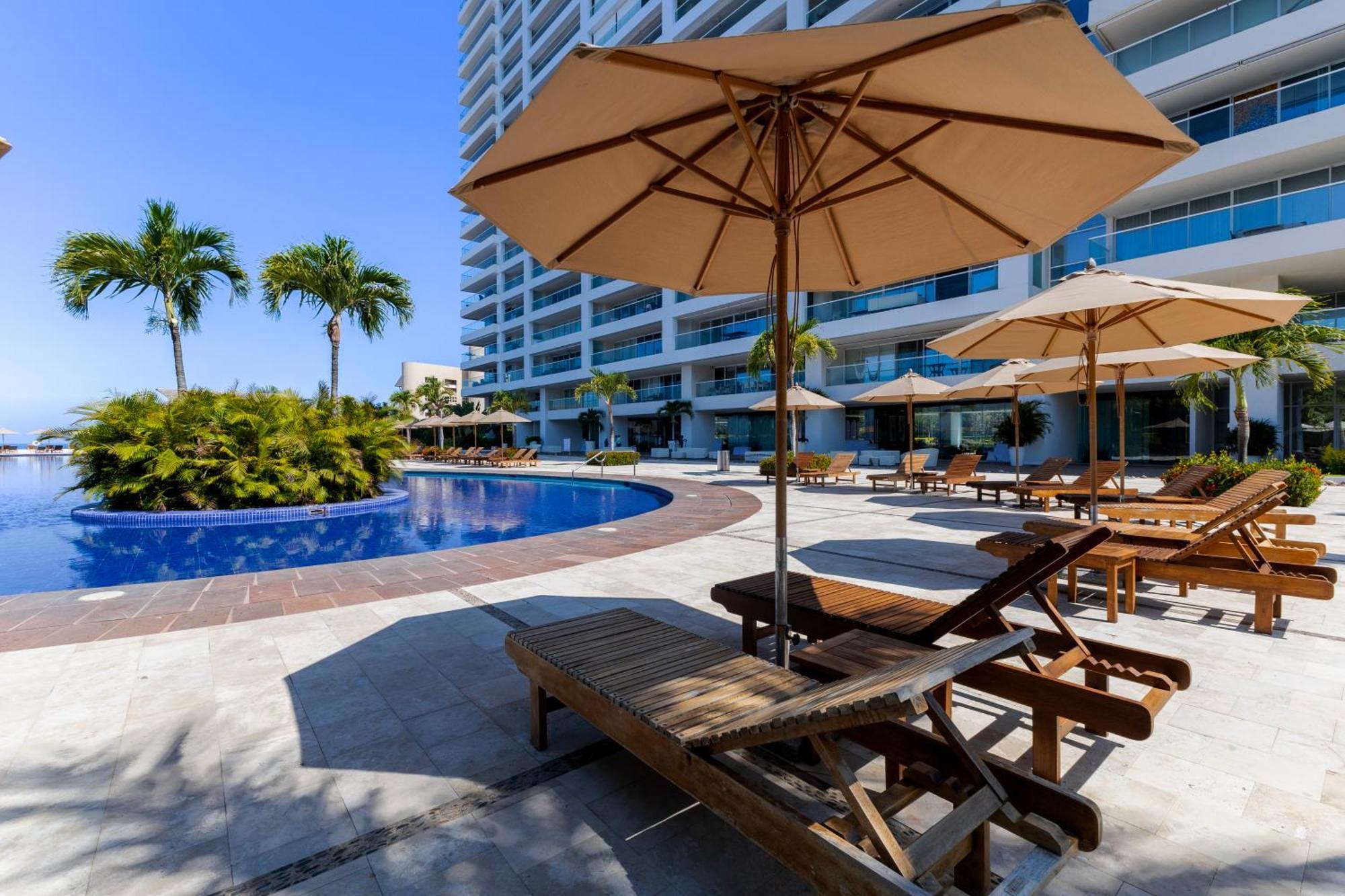 Apartahotel Capitalia Tres Mares Residences & Marina