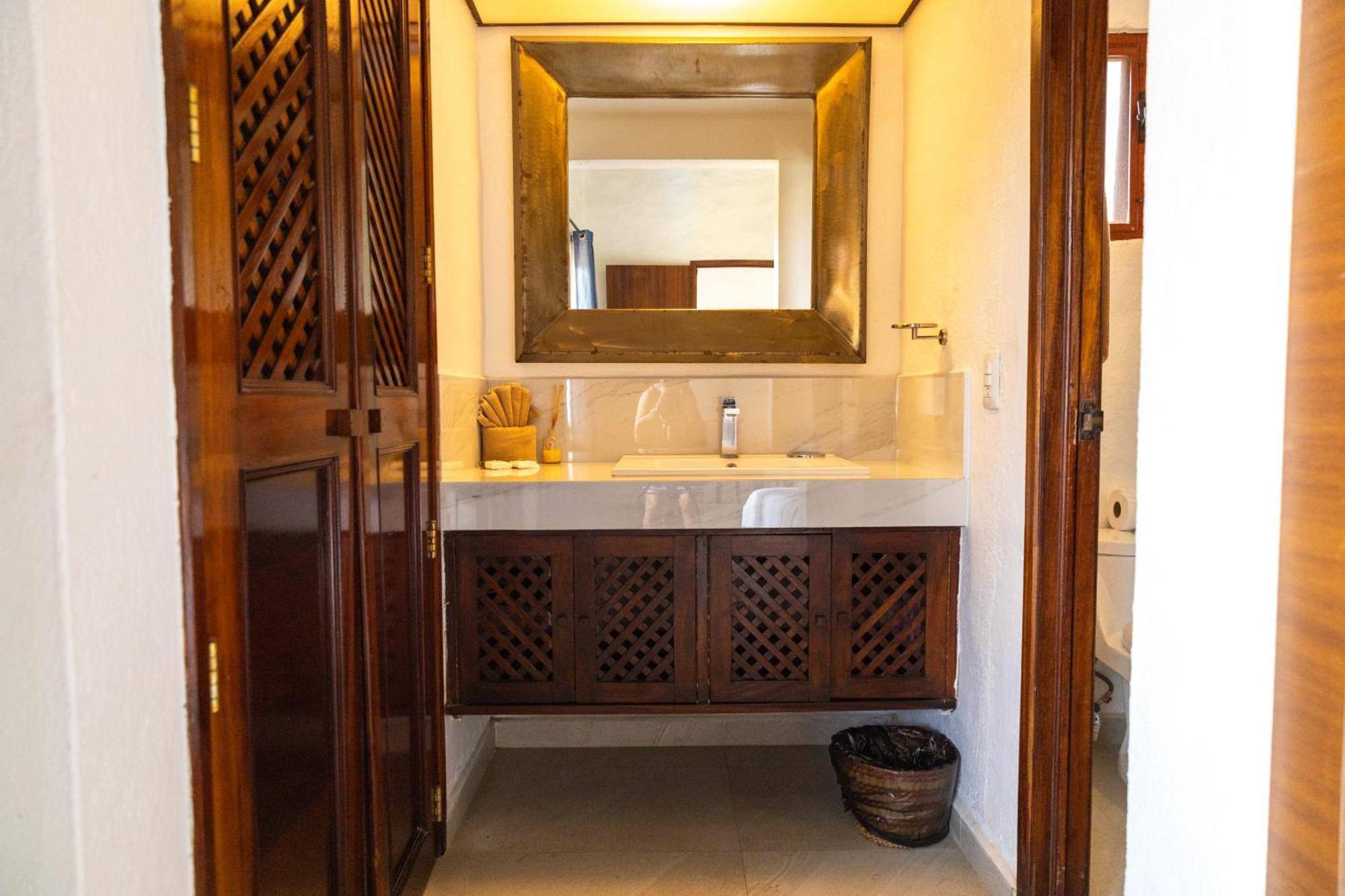 Tules 501 One Bedroom With Ocean Views And Lush Palm Gardens Hotel Puerto Vallarta