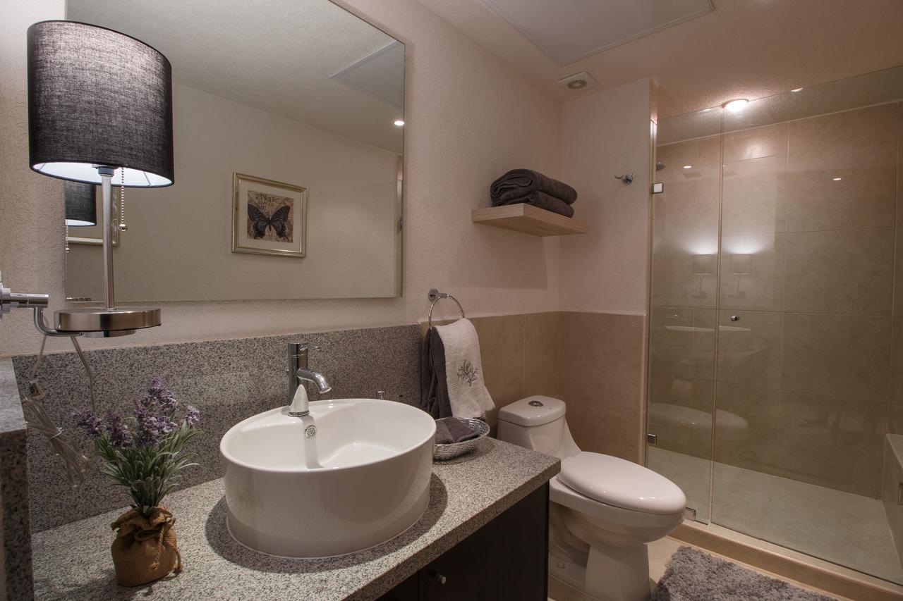 Apartment 910-3000 Grand Venetian P.v.