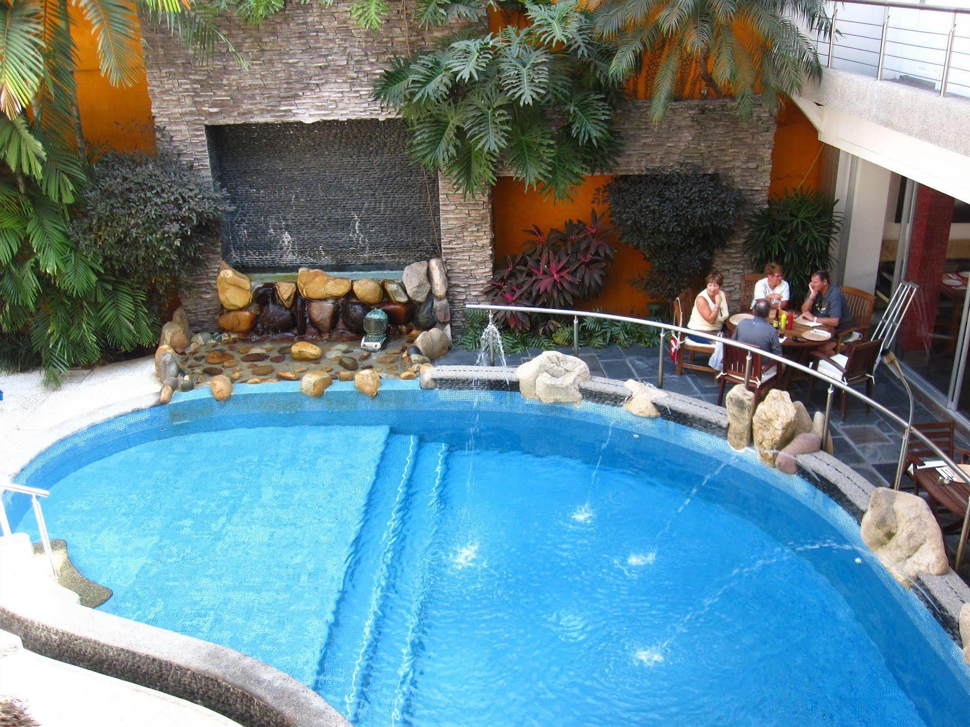Río Malecón Hotel