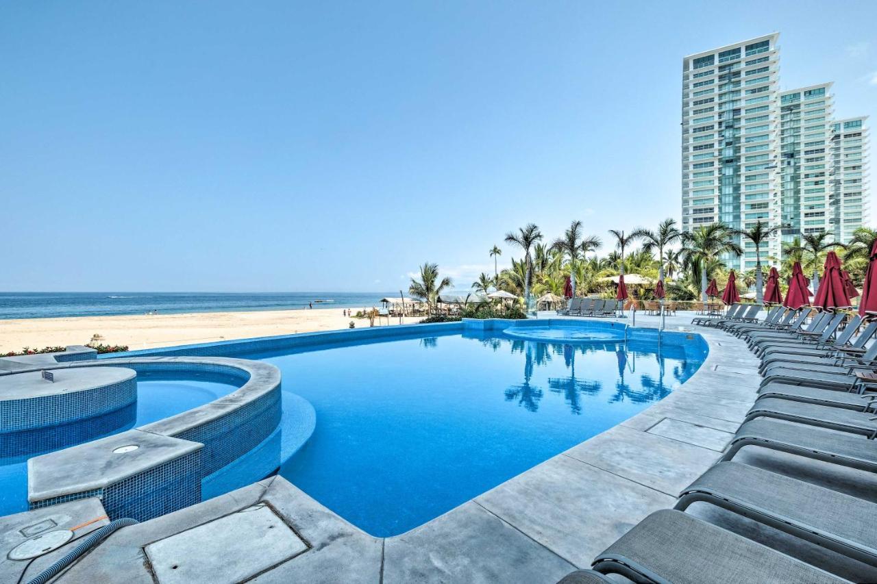 Beachfront With Wraparound Balcony! Apartment Puerto Vallarta