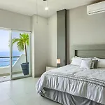 Penthouse Gardenias