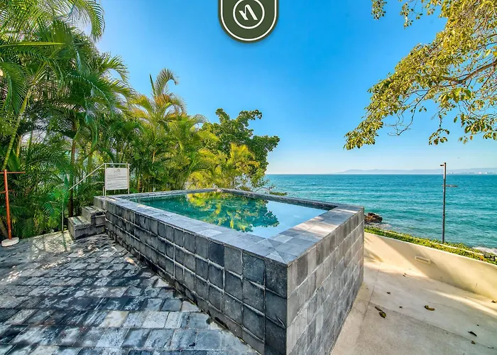 Luxury 3 Bedroom Condo - Beachfront - Multiple Pools