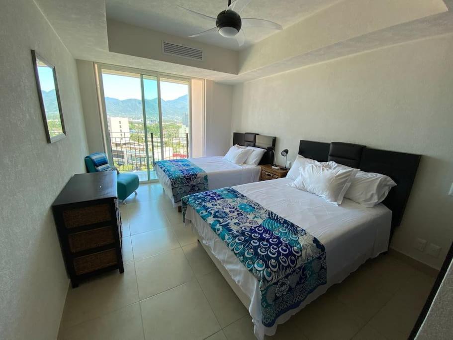 Ocean Front Grand Venetian Corner Apartment *