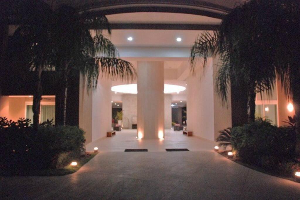 Apartment Ocean Front Grand Venetian Corner *