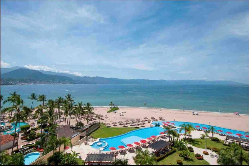 Ocean Front Grand Venetian Corner Apartment *