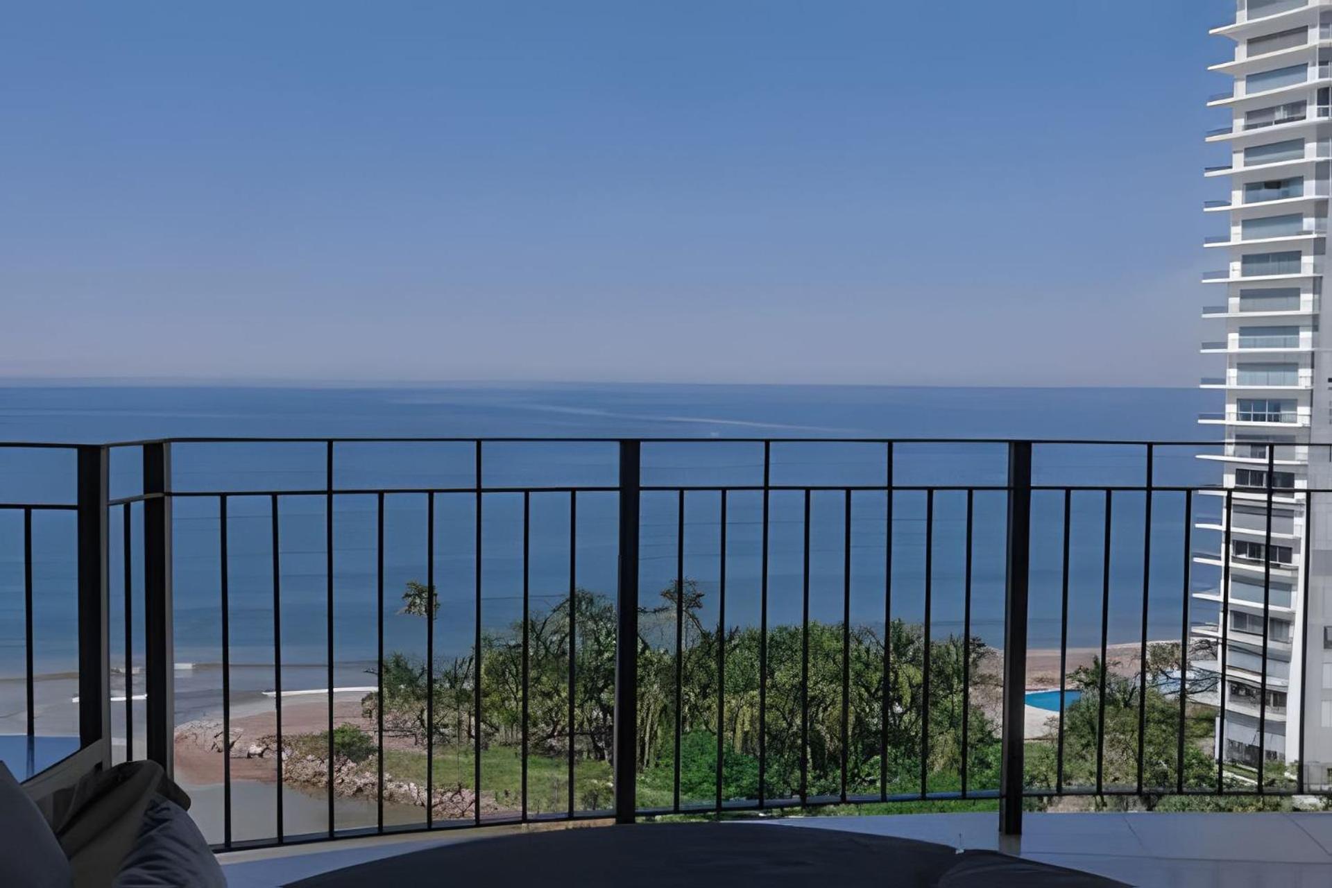 2condo With Balcony Sharing - Outstanding! Apartamento