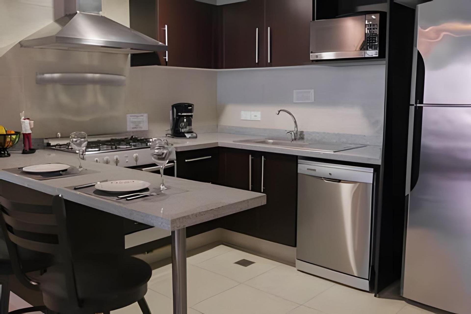 2condo With Balcony Sharing - Outstanding! Apartamento