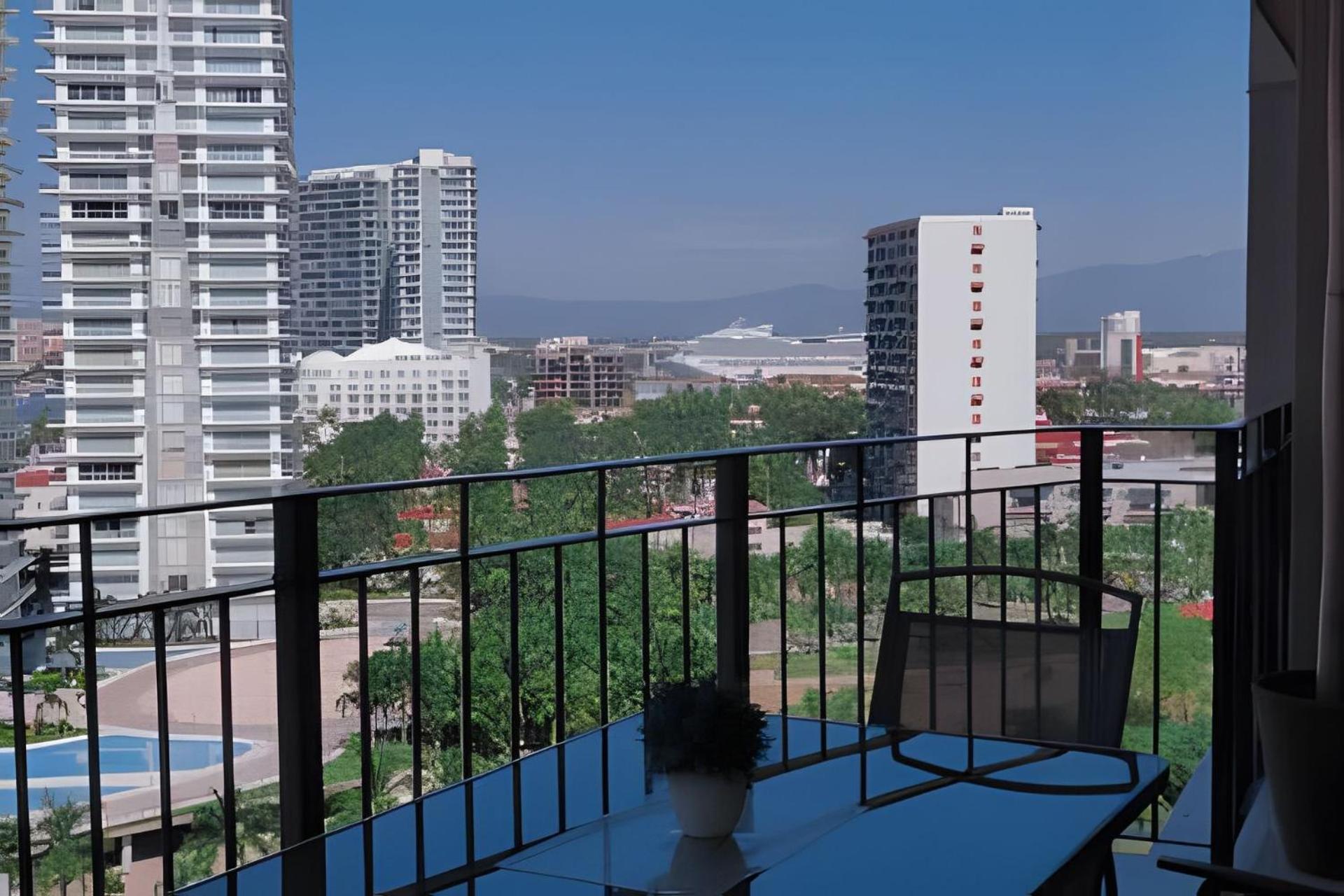 2condo With Balcony Sharing - Outstanding! Apartamento