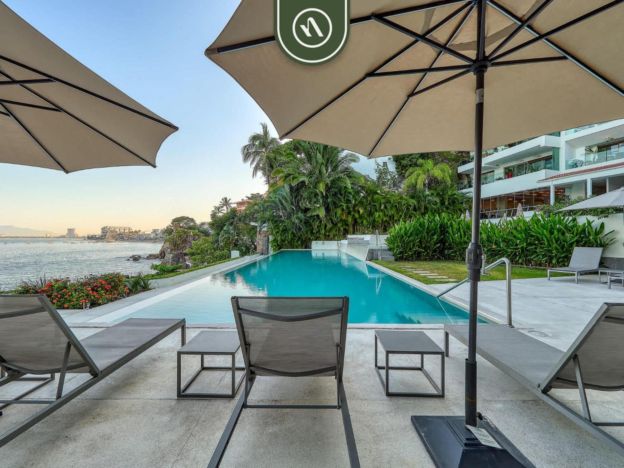 Apartment Luxury 3 Bedroom - Beachfront - Multiple Pools Puerto Vallarta