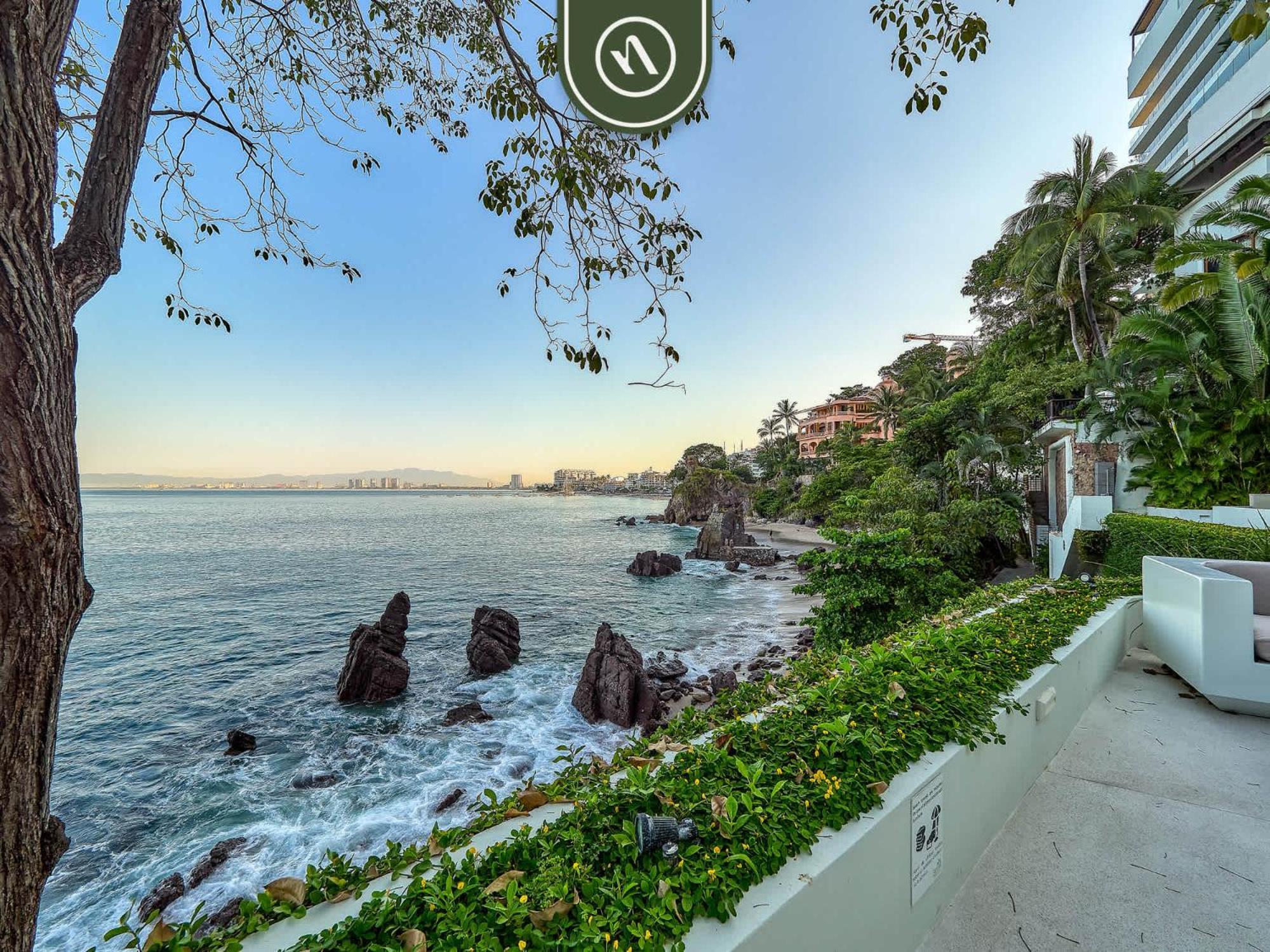 Apartment Luxury 3 Bedroom - Beachfront - Multiple Pools *