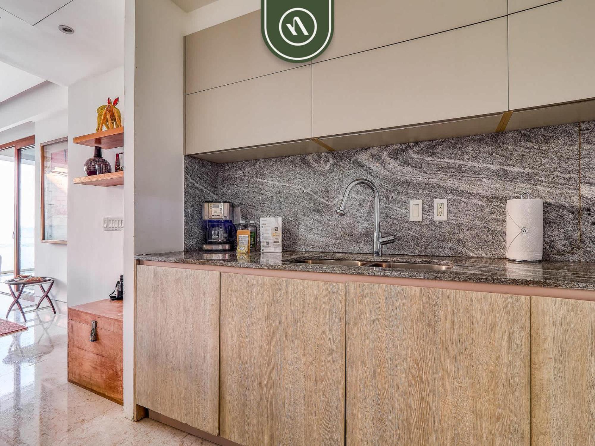 Apartment Luxury 3 Bedroom - Beachfront - Multiple Pools *