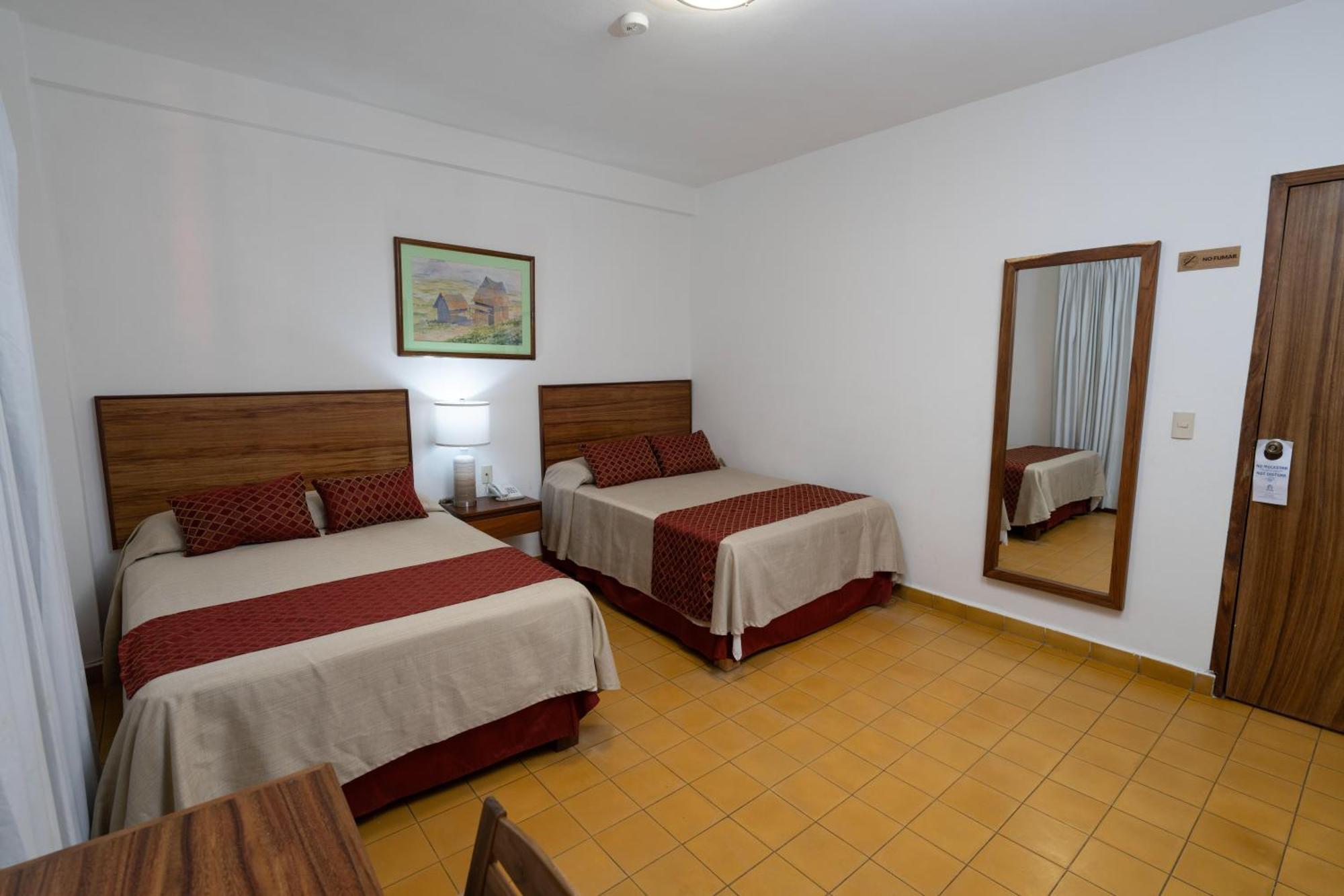 Hotel Encino Malecón Centro 3*