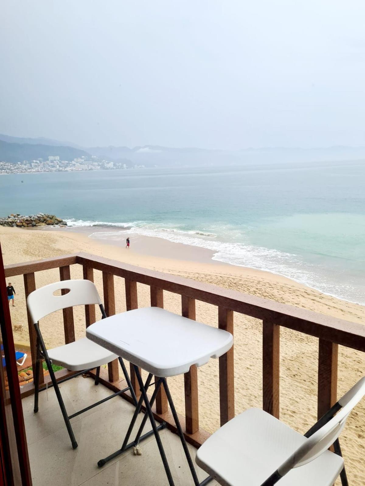Tules 12-502 Hotel