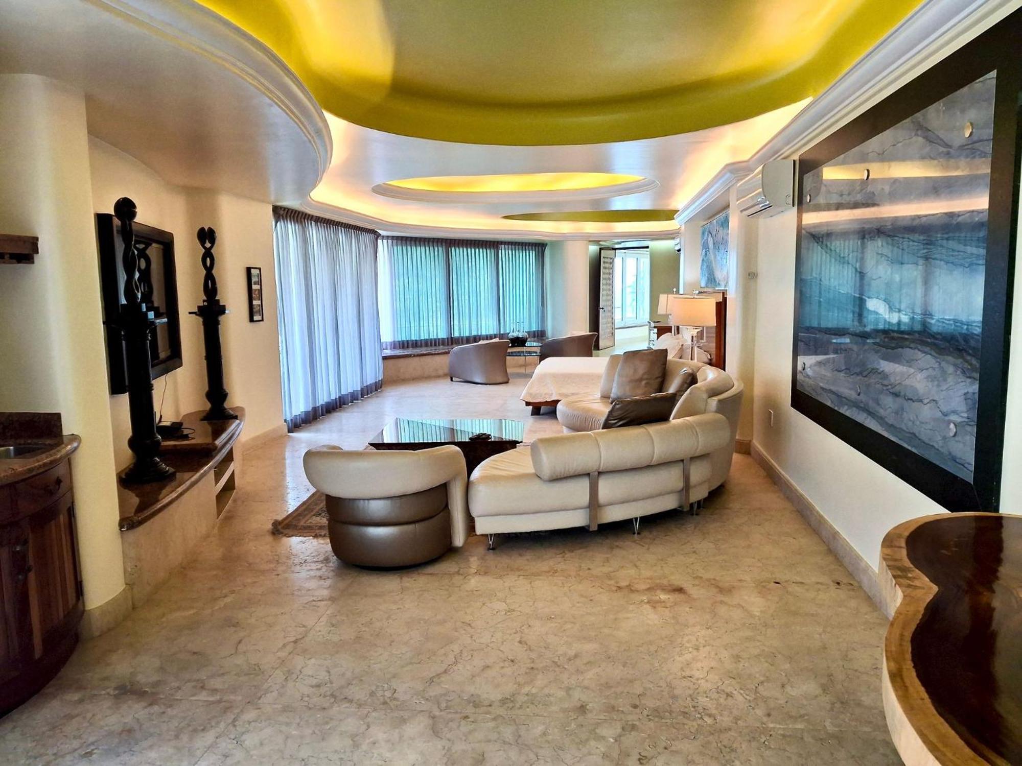 Luxury Frontage For Rent Villa *